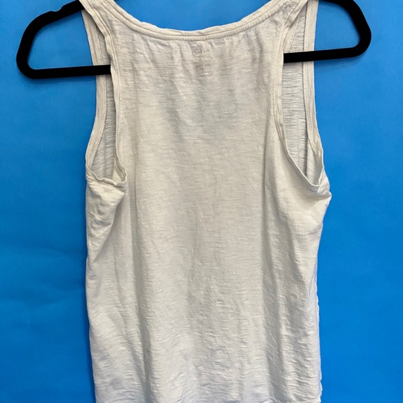 Old Navy T-Shirt - Picture 3 of 4